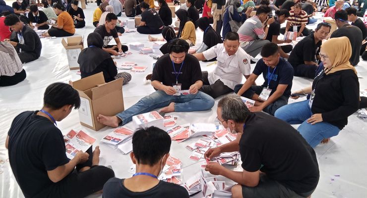 Cerita IRT di Semarang Jadi Petugas Sortir Surat Suara hingga Ketagihan Dapat Cuan