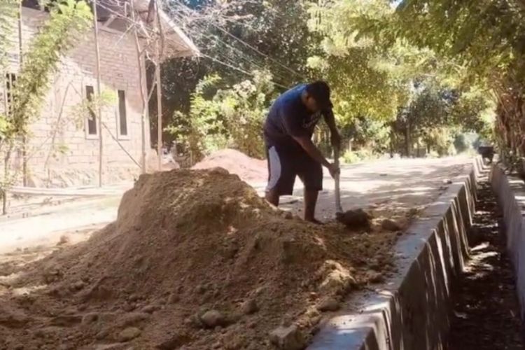 Warga Kendari Iuran Perbaiki Jalan: Beberapa Kali Ganti Wali Kota Belum Pernah Diaspal