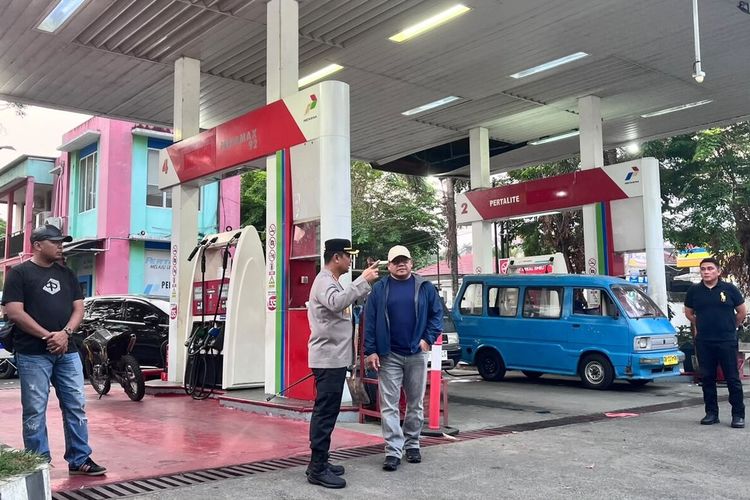Kapolda Sulut Turun ke SPBU Manado, Pastikan Antrean Normal dan Stok BBM Aman