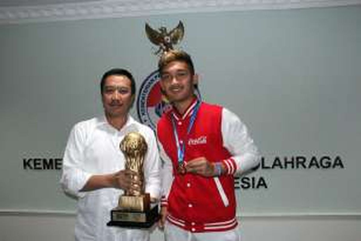 Menpora Imam Nahrawi saat menerima tim ASIOP Apacinti yang menjuarai Gothia Cup 2016 Kategori U-15 di Kantor Kementrian Pemuda dan Olahraga, Senin (25/7/2016).