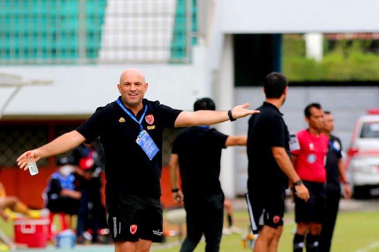 Pelatih PSM Makassar di Liga 1 2022-2023, Bernardo Tavares.