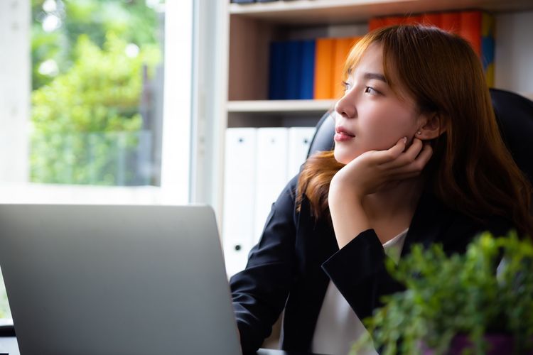 Bukan Burnout, Ternyata Orang Pintar Lebih Sering Merasa Bosan dan Kehilangan Makna Kerja
