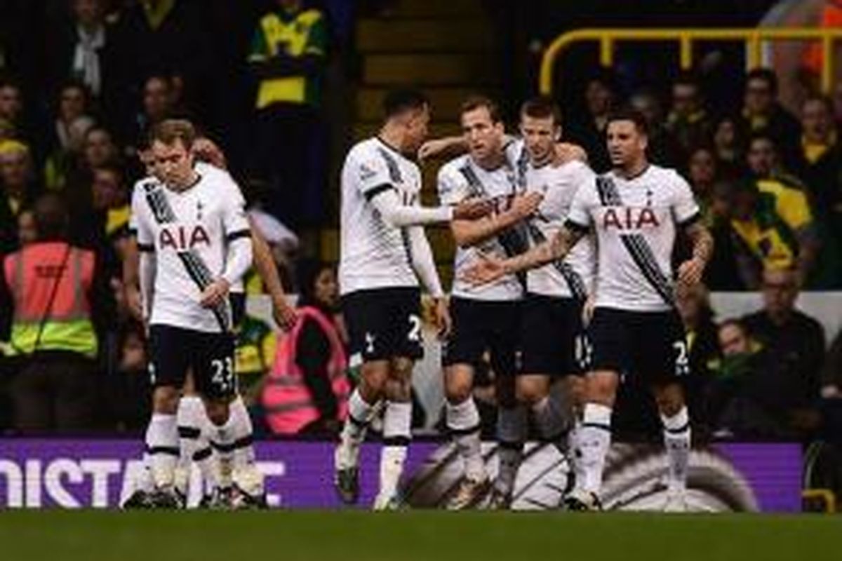 Harry Kane rayakan gol Tottenham Hotspur ke gawang Norwich City, Sabtu (26/12/2015). 