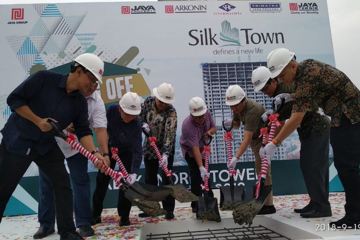 Seremoni tutup atap atau topping off menara Alexandria, Silk Town, Bintaro, dilangsungkan pada Rabu (19/9/2018).