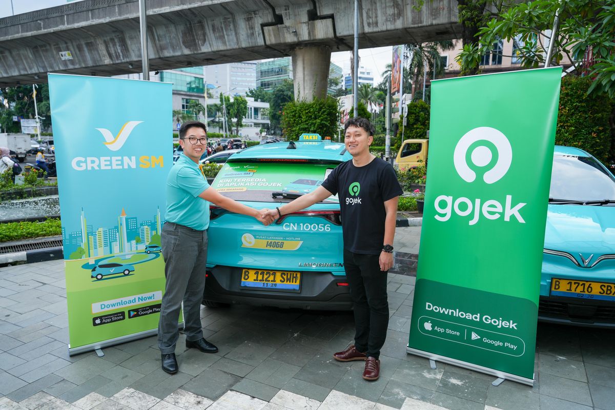 Kini layanan taksi listrik green SM dapat diakses dalam satu aplikasi Gojek.