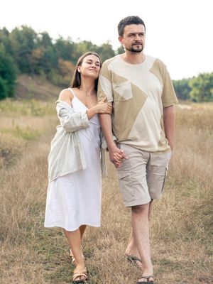 Tak harus pink, ini 7 inspirasi dresscode Valentine yang stylish dan elegan. Tampil beda, tetap romantis di 14 Februari.