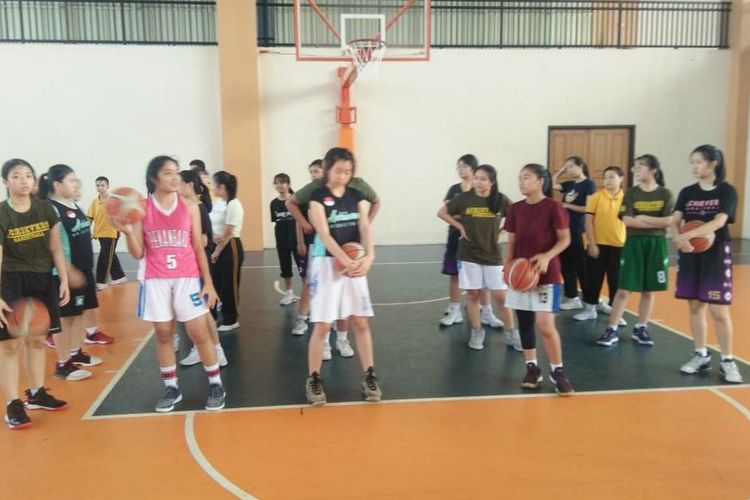 Perhelatan Pramusim Liga Basket Putri Srikandi Cup 2020 masih berlangsung di Pekanbaru, Provinsi Riau.

Di tengah kegiatan itu, tiga pihak yakni penyelenggara Srikandi Cup 2020, klub tuan rumah Pekanbaru Allstars, dan produsen perlengkapan olahraga Peak menggelar coaching clinic.

