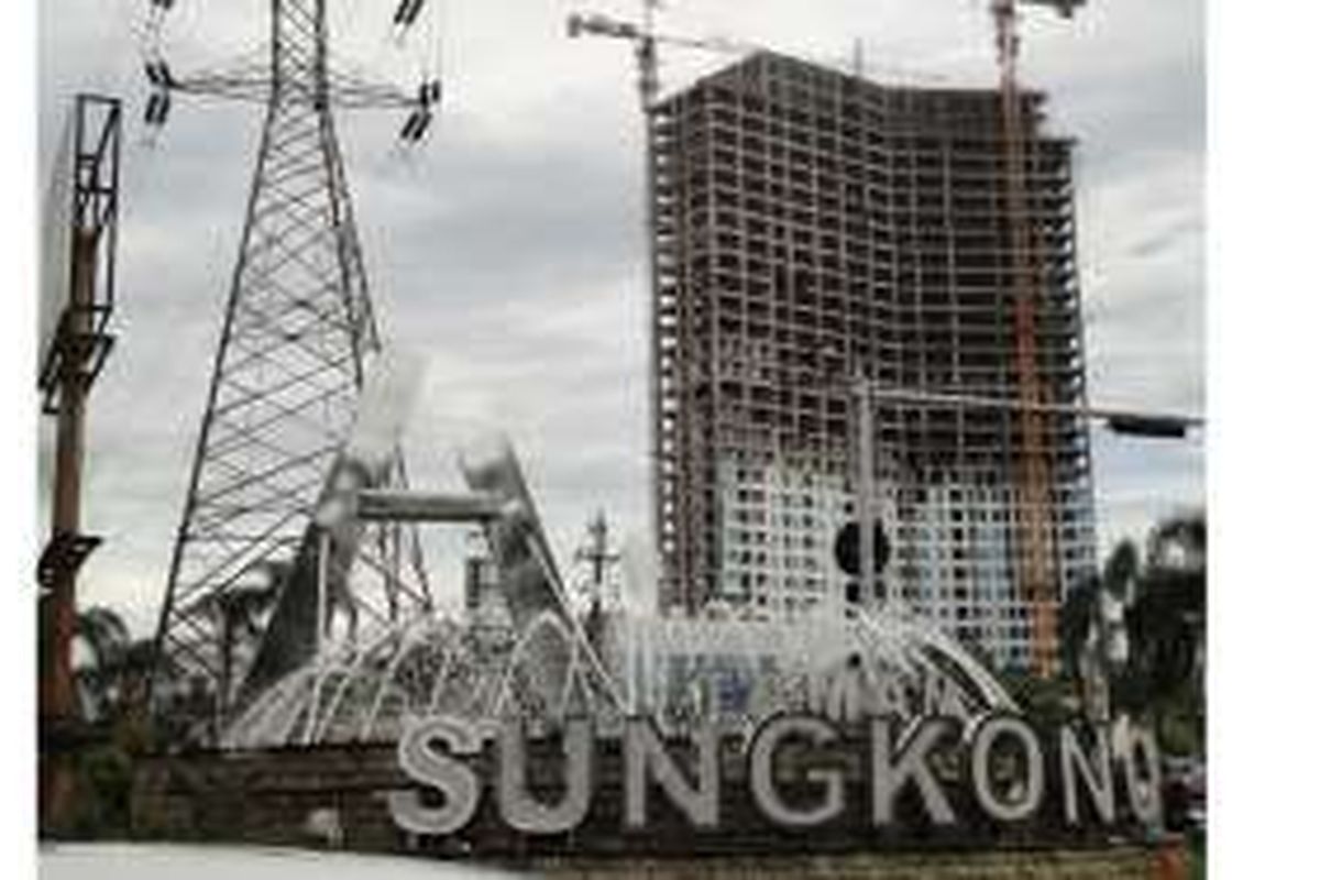 Konstruksi Grand Sungkono Lagoon Surabaya rampung pada Jumat (15/4/2016) yang ditandai prosesi tutup atap.