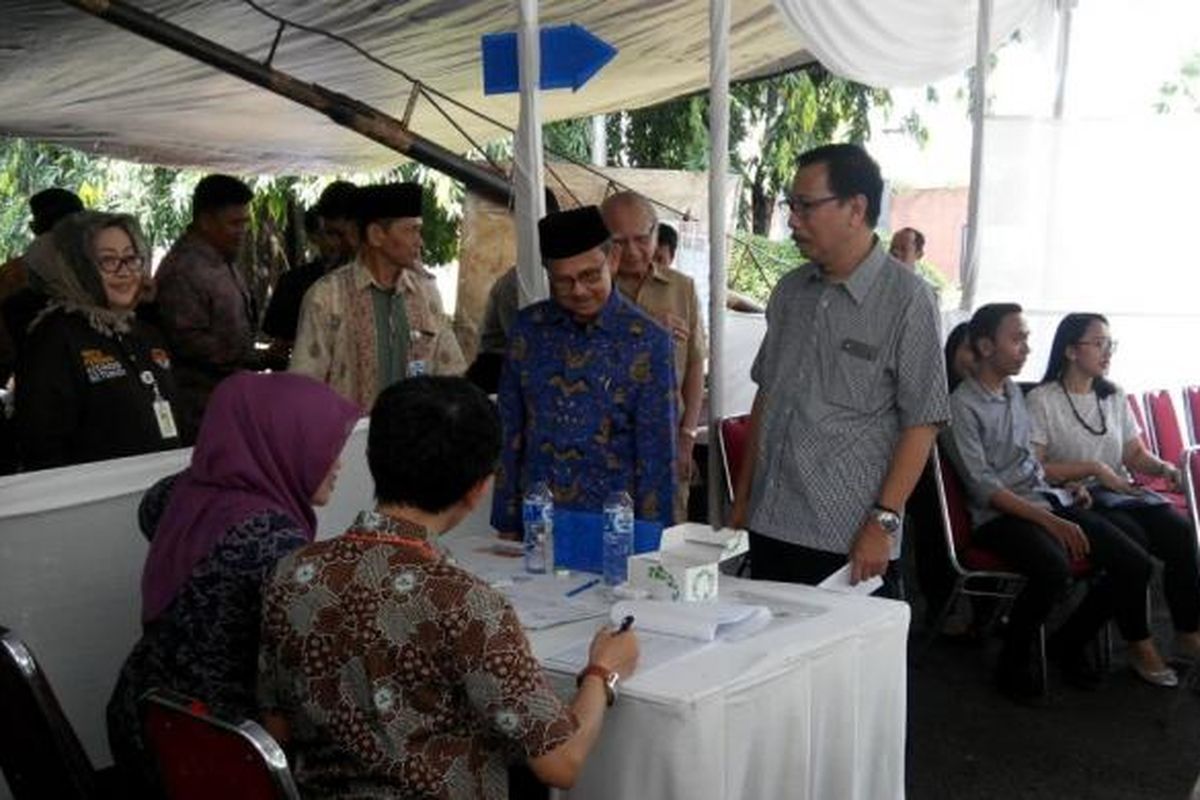 Presiden RI ketiga BJ Habibie datang ke TPS 05 Kuningan Timur, Jakarta Selatan, Rabu (15/2/2017)