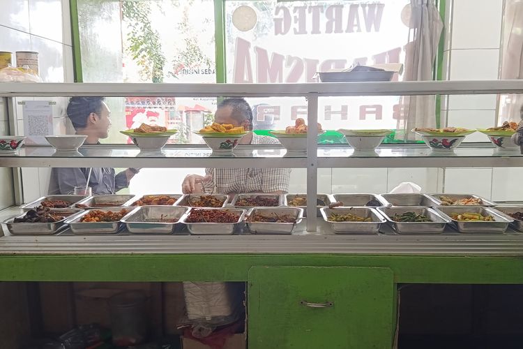 Opor Ayam Hilang, Sambal Tak Lagi Dipisah: Ada yang Berubah di Warteg Hari Ini