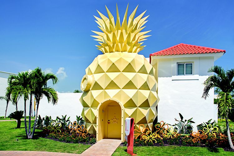 Rumah nanas yang ditinggali oleh Spongebob kini juga bisa ditempati oleh wisatawan dengan menginap di vila yang berada di Nickelodeon Hotels & Resorts Punta Cana, Republik Dominika.