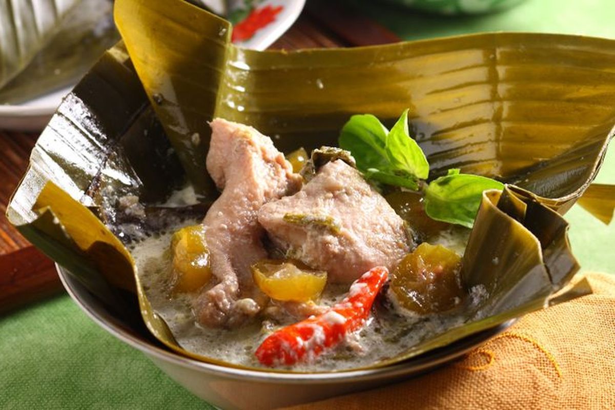 Resep Garang Asem Ayam, Masakan Berbungkus Daun Halaman all ...