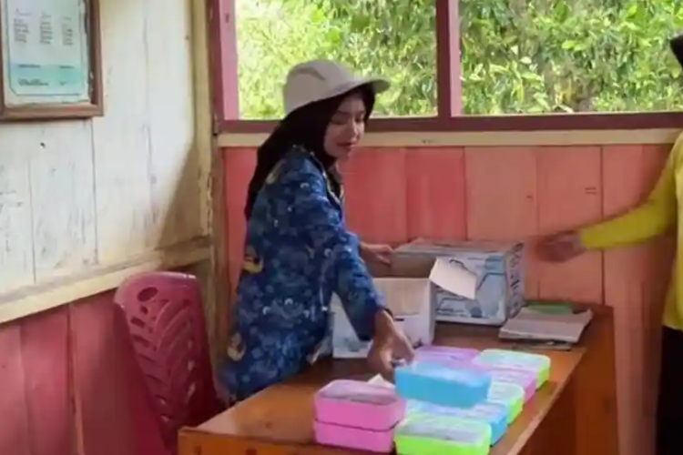 Cerita Riska, Guru SD di Pelosok Sulawesi yang Bikin Program MBG Mandiri 