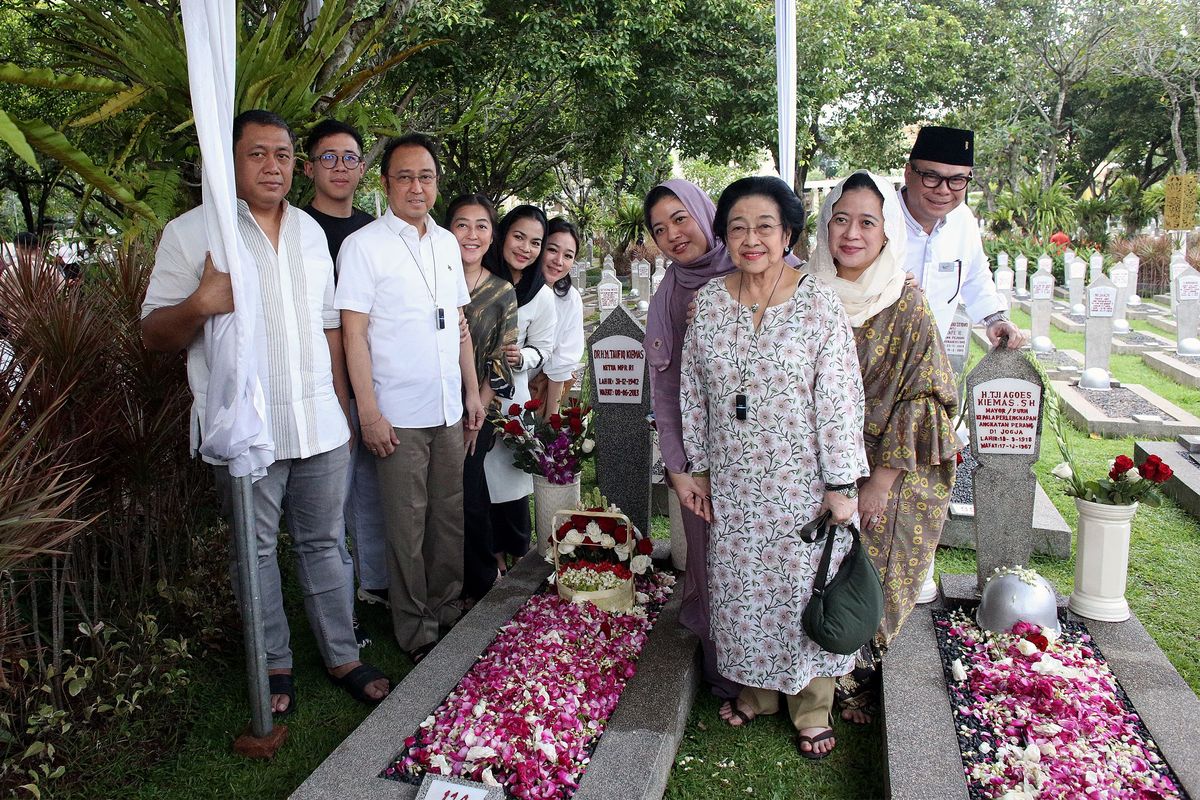 Megawati Berziarah ke Makam Taufiq Kiemas dan Fatmawati: Seru Banget!