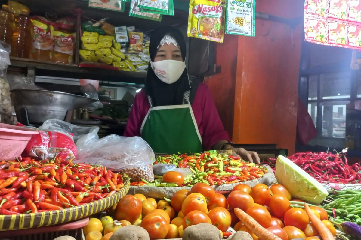 Sri, pedagang cabai Pasar Slipi, Palmerah, Jakarta Barat.