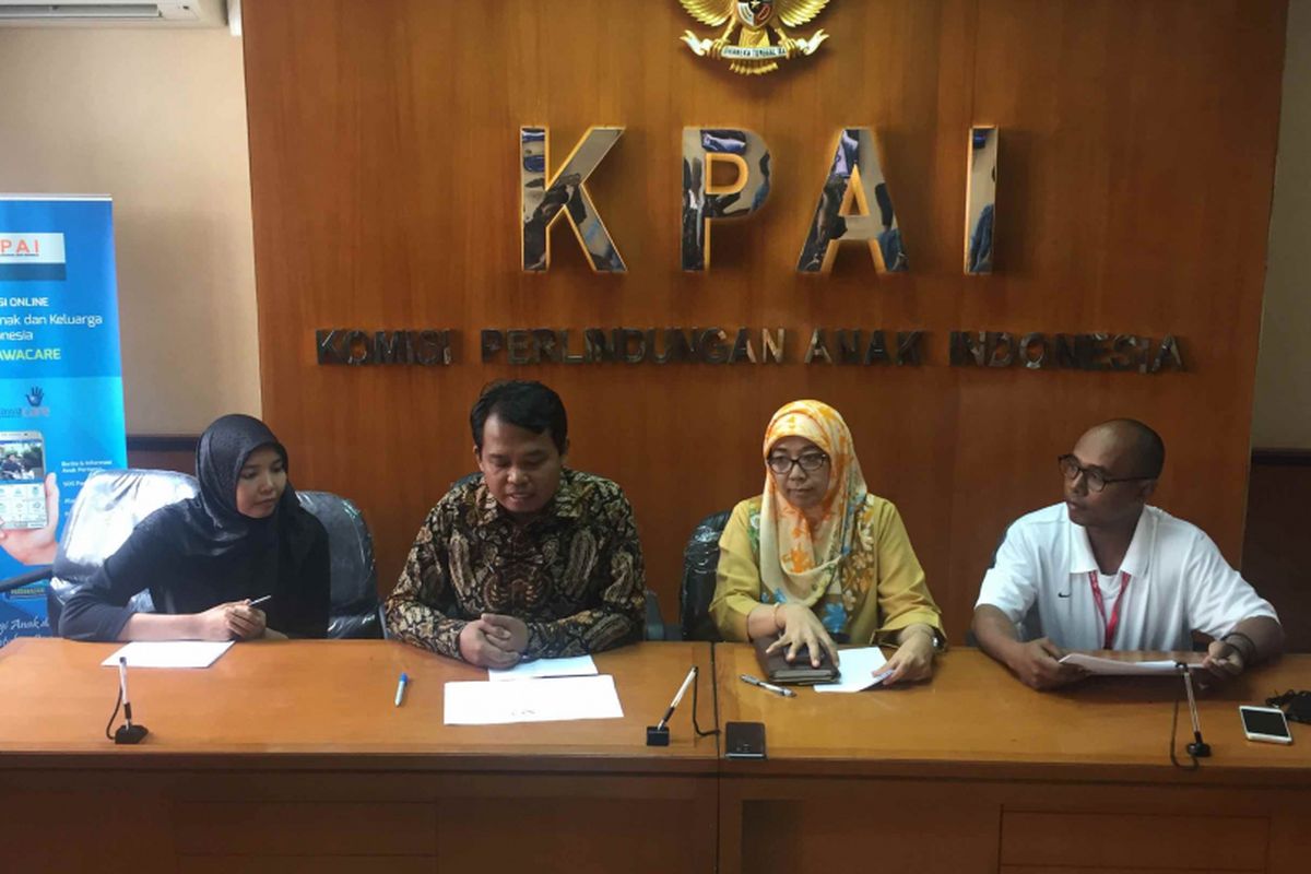 Para komisioner Komisi Perlindungan Anak Indonesia (KPAI) saat jumpa pers soal susu kental manis (SKM) di Jakarta, Rabu (11/7/2018). KPAI meminta Badan Pengawas Obat dan Makanan (BPOM) tidak ambigu dalam menggunakan istilah  produk SKM. 