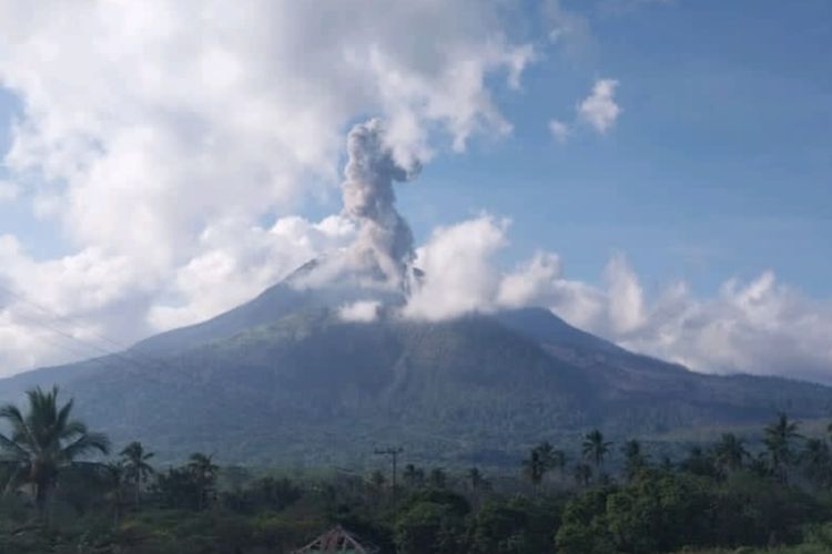 Aktivitas Gunung Lewotobi Mulai Menurun, Status Masih Siaga