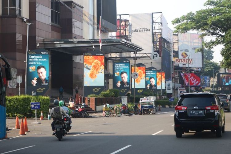 Billboard Nicholas Saputra memenuhi beberapa wilayah di Jakarta. 
