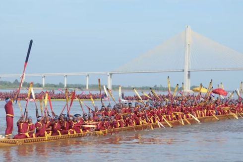 Perahu Naga Terpanjang Buatan Kamboja Pecahkan Rekor Dunia