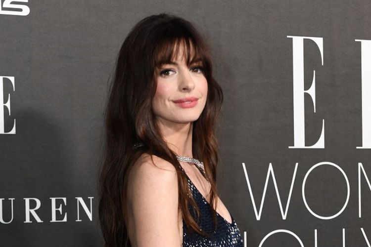 Aktris asal Amerika Serikat Anne Hathaway menghadiri acara 29th Annual ELLE Women In Hollywood Celebration yang digelar di The Getty Center di Los Angeles, California, pada 17 Oktober 2022.
