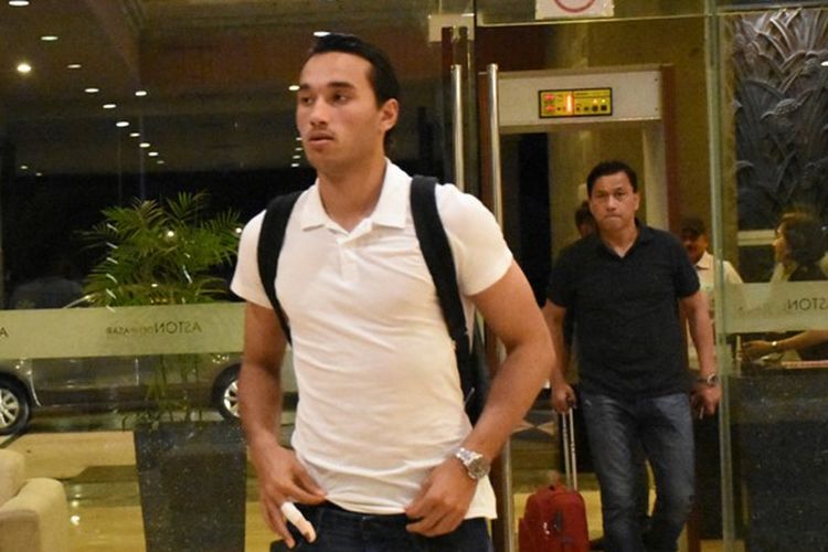 Ezra Walian sudah tiba di Bali Untuk mengikuti pemusatan latihan bersama tim nasional Indonesia. 