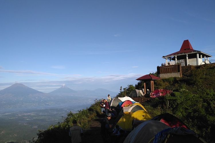 Suasana puncak Gunung Andong.