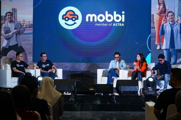 Talk show bersama brand ambassador mobbi, Vincent Rompies, Deddy Mahendra Desta, dan Enzy Storia 

