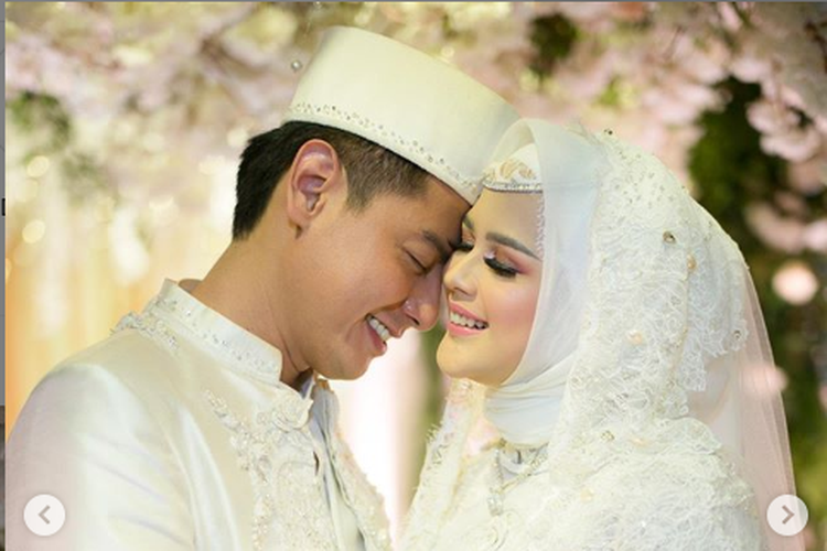 Pasangan suami istri Roger Danuarta dan Cut Meyriska yang resmi menikah di Medan, Sumatera Utara, Sabtu (17/8/2019).