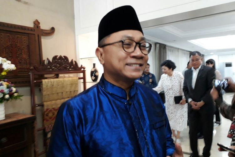 Ketua Majelis Permusyawaratan Rakyat (MPR) Zulkifli Hasan saat ditemui di acara open house yang digelar di rumah dinasnya di kawasan Widya Candra, Senayan, Jakarta, Minggu (25/6/2017).