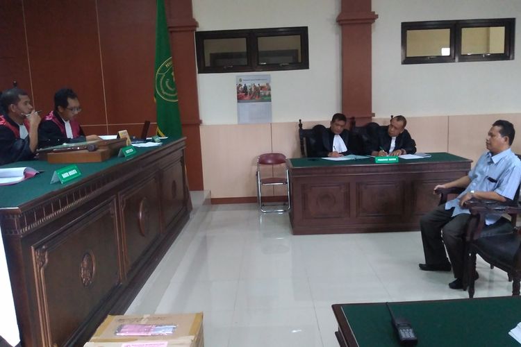 Suami korban mutilasi, Soib (51) dihadirkan sebagai saksi dalam sidang lanjutan di Pengadilan Negeri Banyumas, Jawa Tengah, Selasa (15/10/2019).
