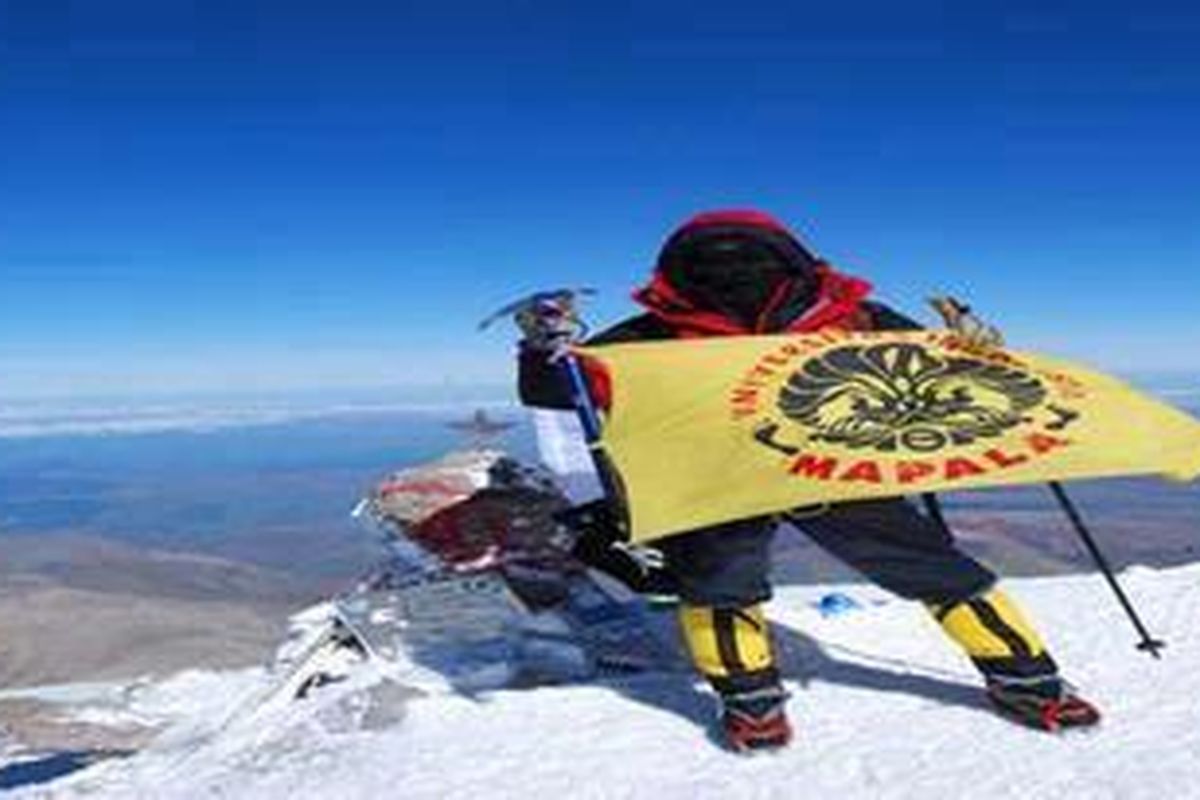 Di puncak gunung yang berada di kawasan Kaukasus, Rusia, itu Dody melakukan pendakian dan summit attack (pencapaian ke puncak) secara solo atau tanpa ditemani pemandu gunung lokal. 