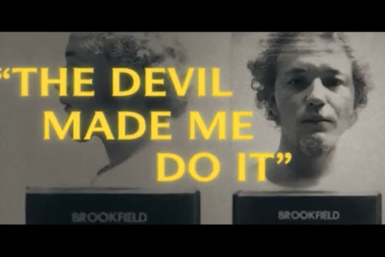 Arne Johnson saat sidang kasus The Devil Made Me Do It dalam film dokumenter Netflix The Devil on Trial.