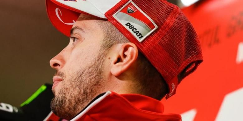 Pebalap Ducati asal Italia, Andrea Dovizioso, bereaksi saat menghadiri konferensi pers jelang GP Jepang di Sirkuit Twin Ring Motegi, Kamis (13/10/2016).