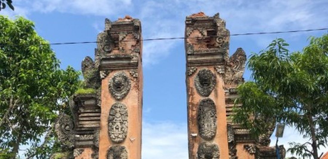 Sebuah gapura di Desa Sembiran, Kecamatan Tejakula, Kabupaten Buleleng, Bali.