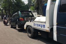 4 Mobil Diderek karena Parkir Sembarangan di Jalan Borobudur