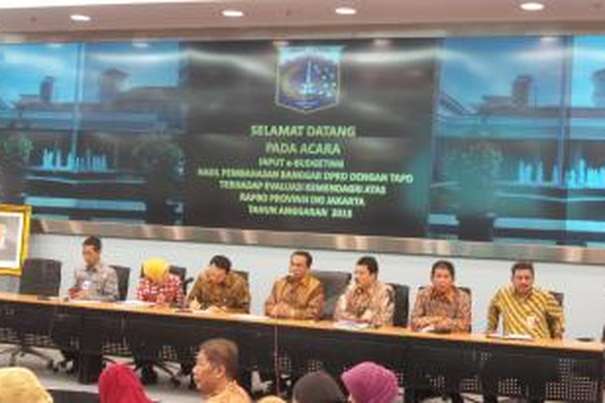 Rapat input e-budgeting pembahasan bersama TAPD Pemprov dan Banggar DPRD, hasil dari evaluasi Kemendagri terhadap RAPBD DKI Jakarta 2015, di Balai Kota, Kamis (19/3/2015)