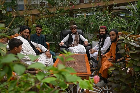 Taliban Bersantai di Rumah Mantan Wapres Afghanistan yang Dilengkapi Spa dan Kolam Renang