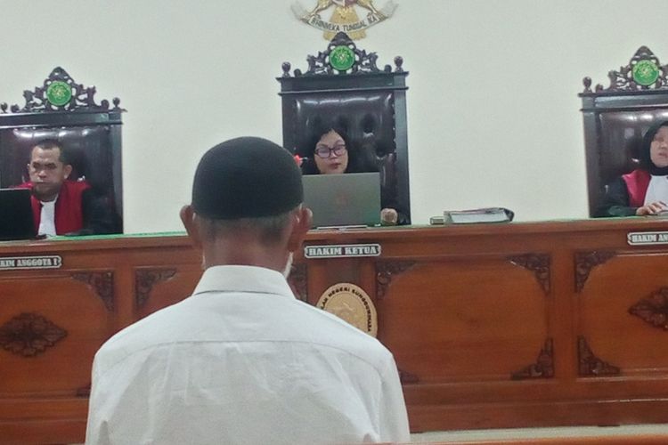 Jhon Bliater Panjaitan divonis 3 tahun penjara oleh majelis hakim pengadilan negeri (PN) Sungguminasa, Kabupaten Gowa, Sulawesi Selatan atas kasus sindikat uang palsu UIN Alauddin Makassar. Jumat, (12/9/2025).