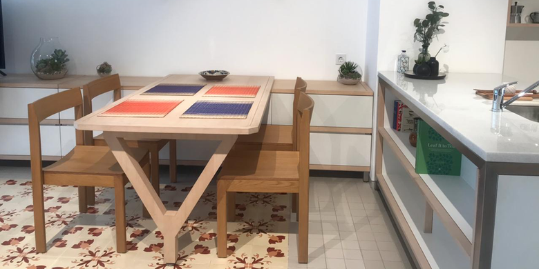 Ilustrasi meja makan yang bisa dilipat ke dinding bisa jadi membuat space apartemen lebih luas.