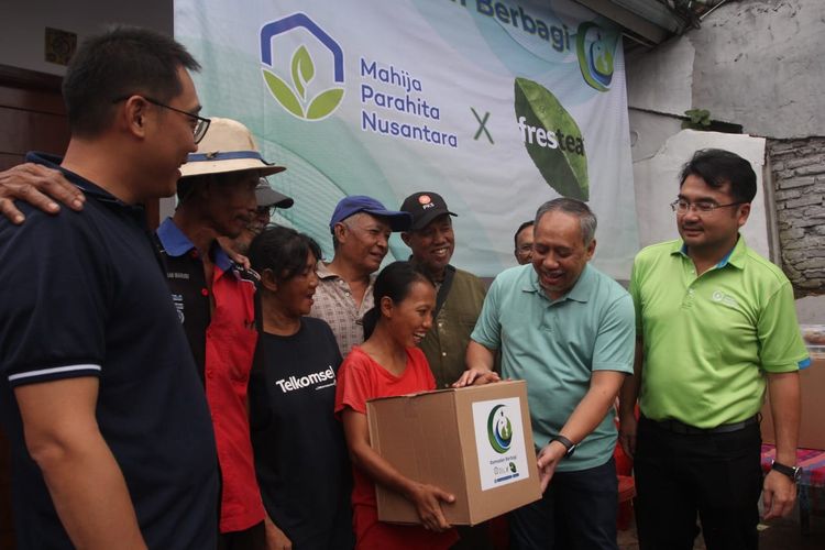 Yayasan Mahija Parahita Nusantara bersama Frestea menunjukkan kepedulian terhadap pahlawan daur ulang di bulan Ramadan dengan menyalurkan 1.000 paket donasi sembako dan 7.520 paket buka puasa (14/3/2024).