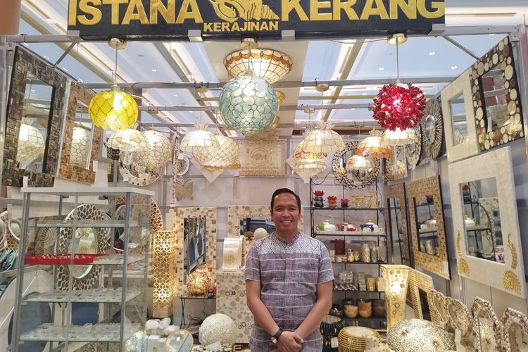 Nova Agung dan stan Multidimensi Shellcraft di INACRAFT 2024