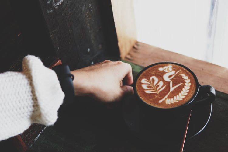 Kafein yang berlebihan bisa menimbulkan efek samping seperti tangan tremor dan anxiety.