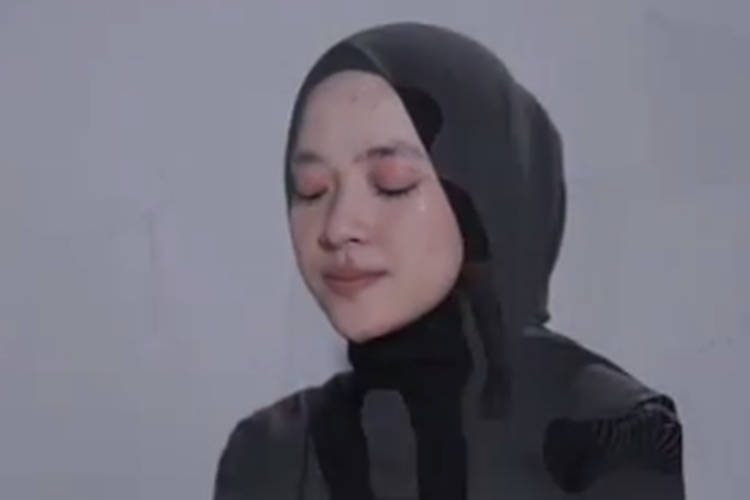 Nissa Sabyan membagikan video wajahnya yang kini bebas jerawat.