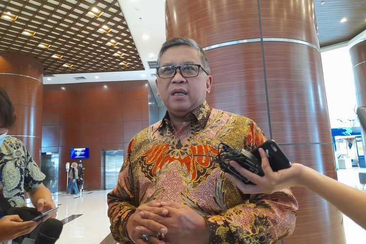 Sekretaris Jenderal DPP PDI-P Hasto Kristiyanto ditemui di Surabaya, Jawa Timur, Sabtu (12/11/2022).