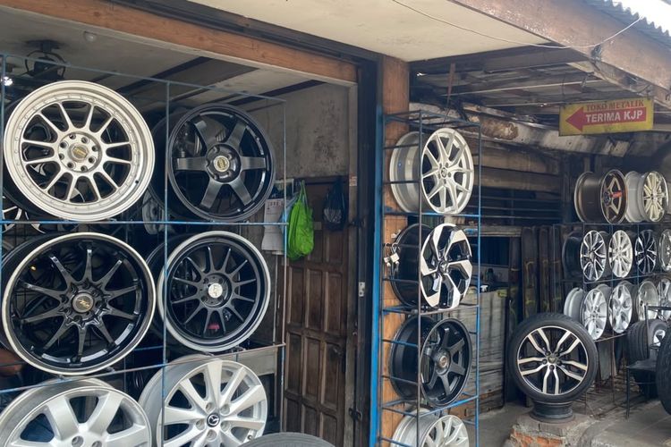 Curhat Pedagang Pelek Mobil, Jualan Sepi sampai Harus Live Tiktok
