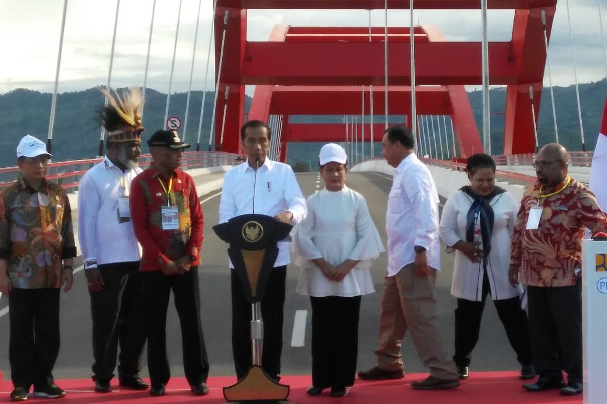 Presiden Joko Widodo mencanangkan pembwngunan Istana Kepresidenan, dan Papua Creative Hub di Jayapura, Papua, Senin (28/10/2019)