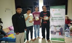 LPM Dompet Dhuafa Sajikan Ketupat Lebaran untuk Petugas Medis dan Keluarga Pasien