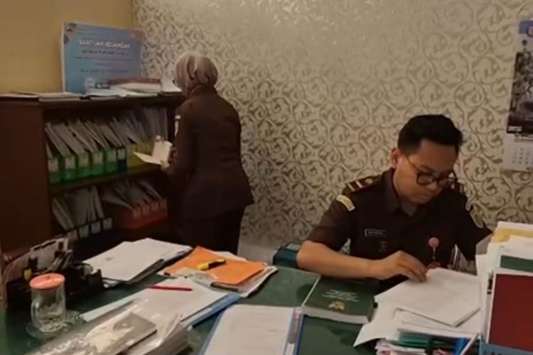 Dugaan Penyelewengan Bansos PKH, Kejari Wonosobo Geledah Dinsos dan Dua Rumah Saksi