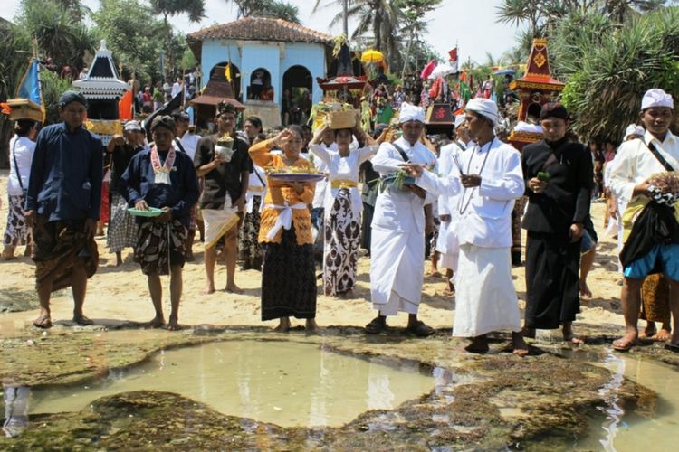 Upacara Melasti di Pantai Ngobaran beberapa Waktu lalu