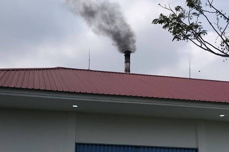 Warga Keluhkan Bau Menyengat Pembakaran Limbah Medis RSUD Soedarso Pontianak, Manajemen Janji Cek Incinerator